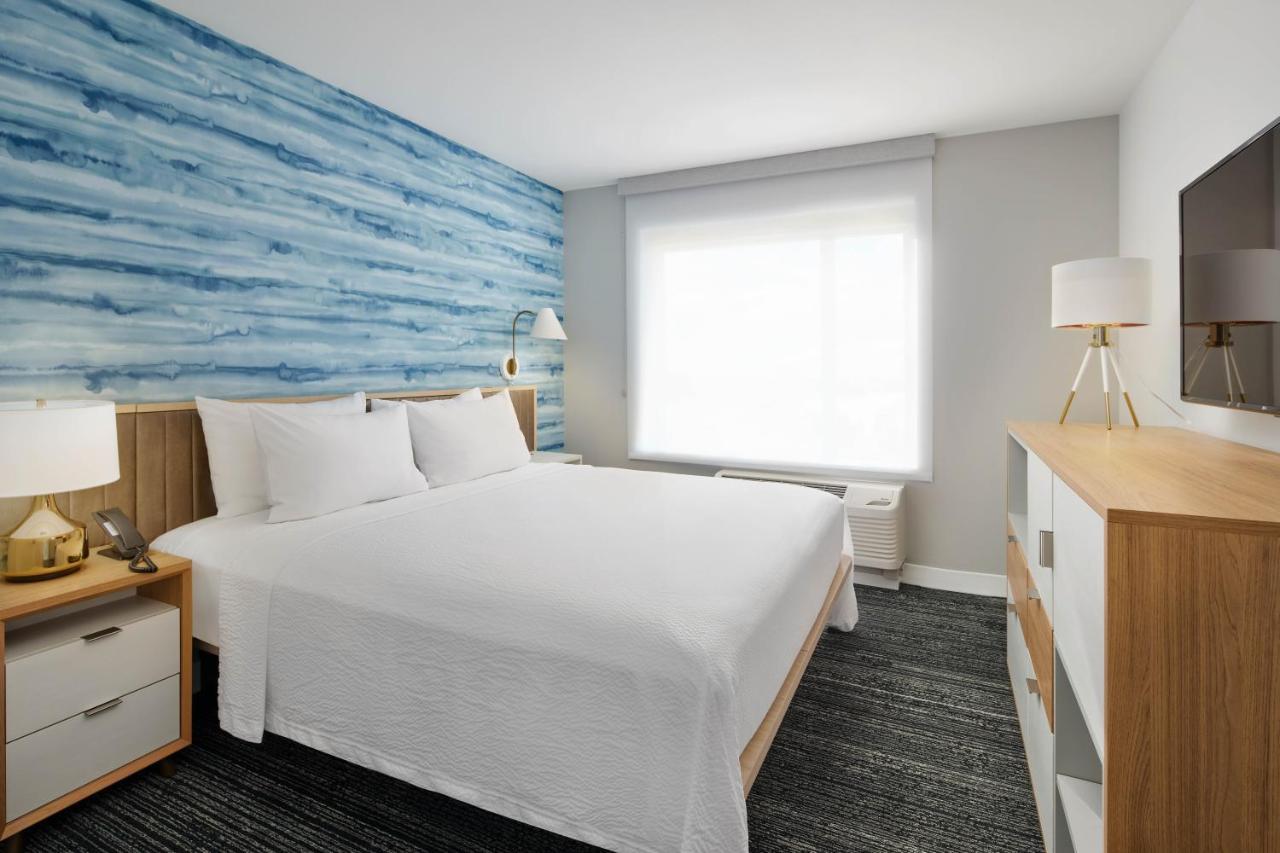 Towneplace Suites By Marriott Tampa Casino Area Orient Park Exterior foto