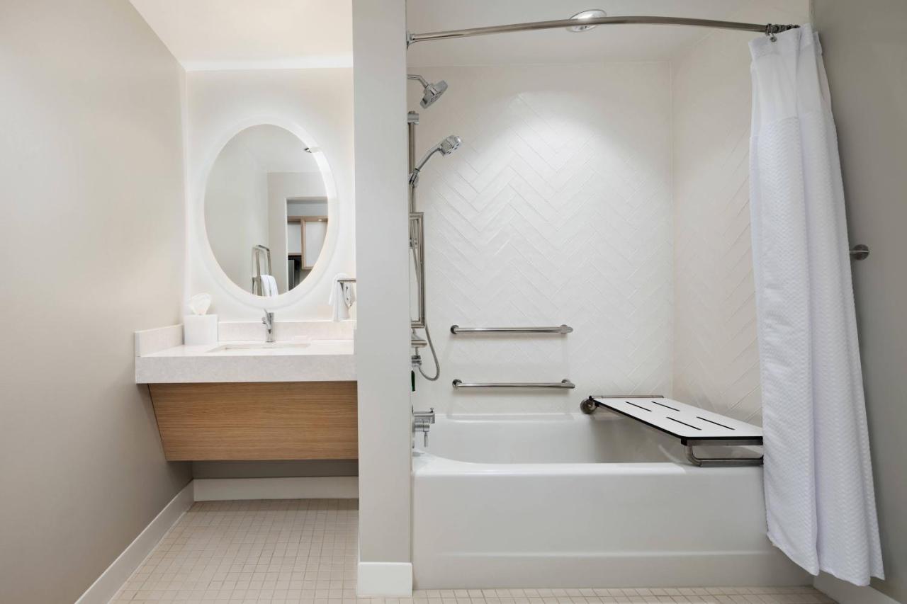Towneplace Suites By Marriott Tampa Casino Area Orient Park Exterior foto