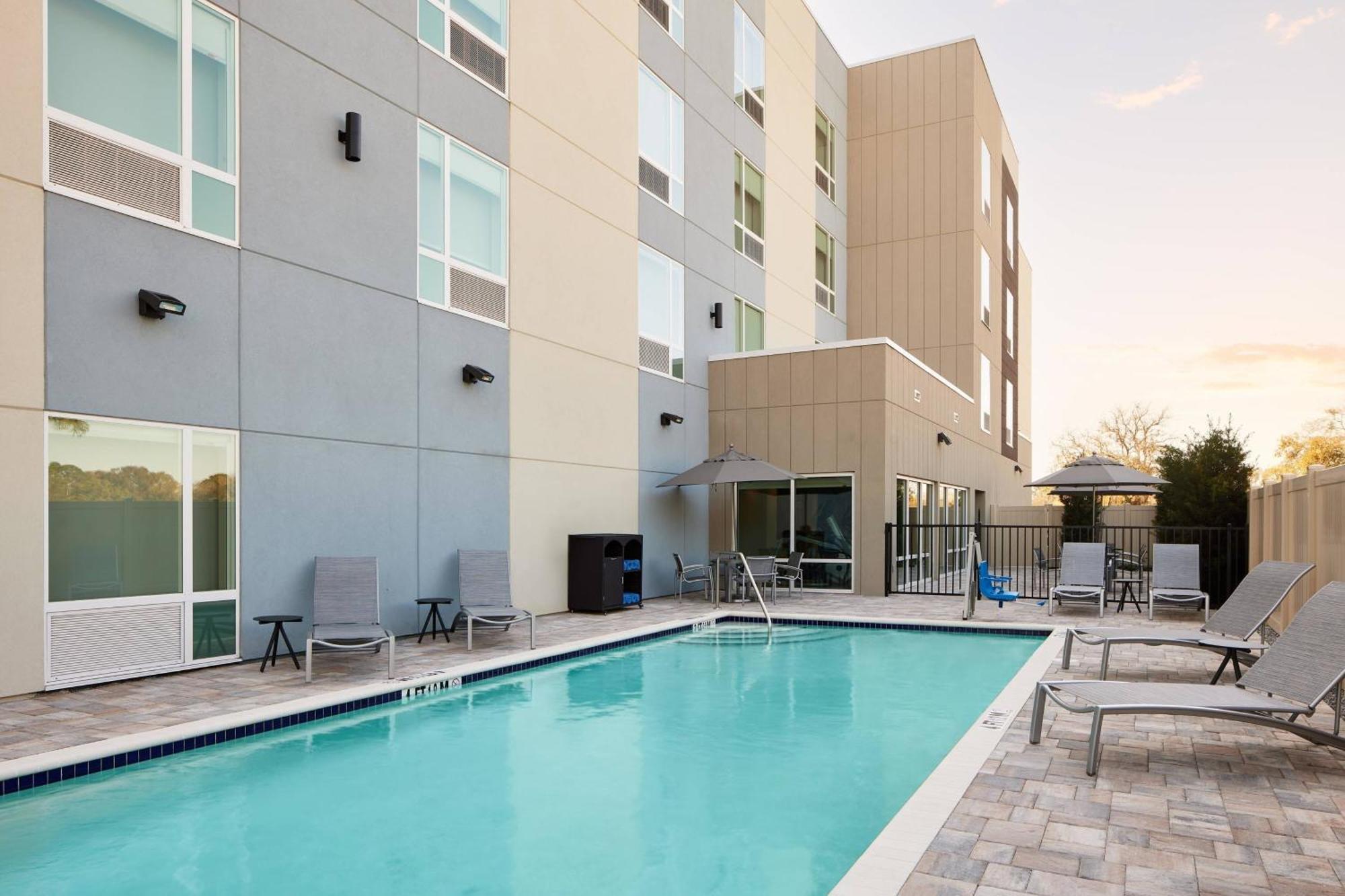 Towneplace Suites By Marriott Tampa Casino Area Orient Park Exterior foto