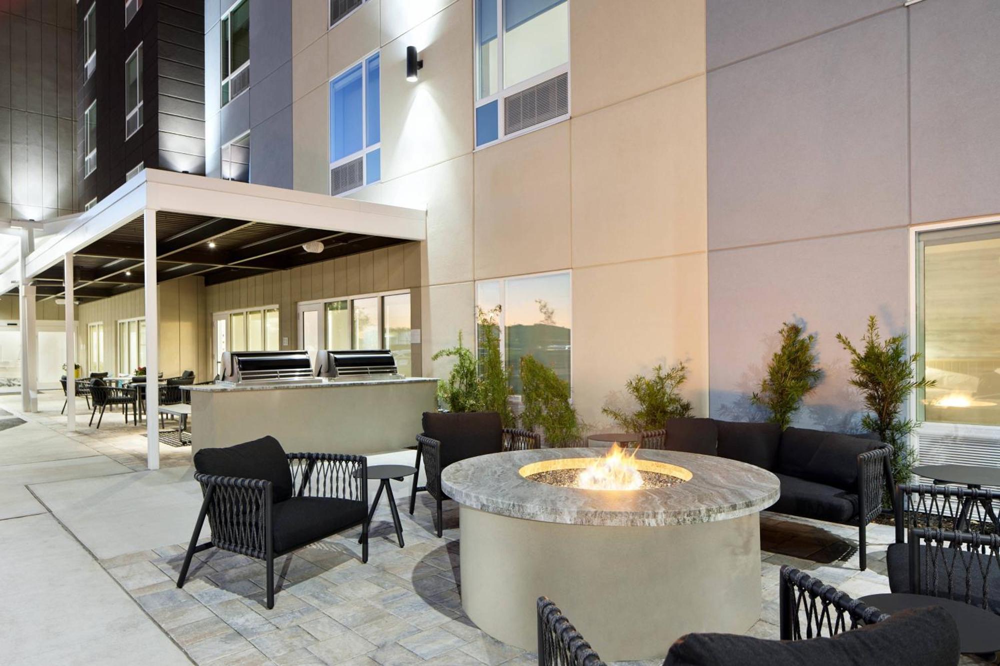 Towneplace Suites By Marriott Tampa Casino Area Orient Park Exterior foto